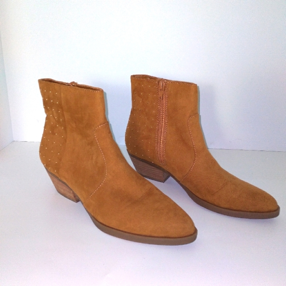 GUESS Women's 7.5M Ankle Heeled Boots Camel Color
